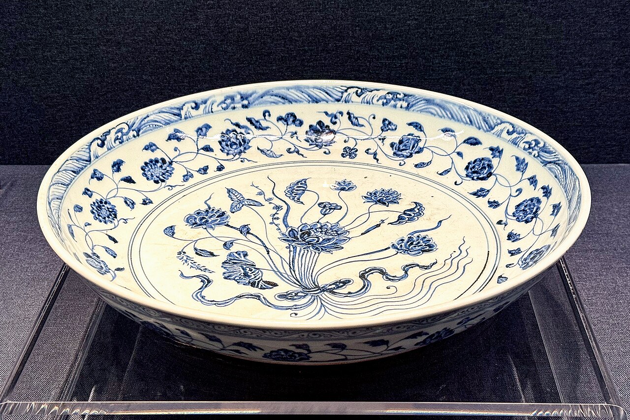 Blue & White Fish Dinner Plate, 10"