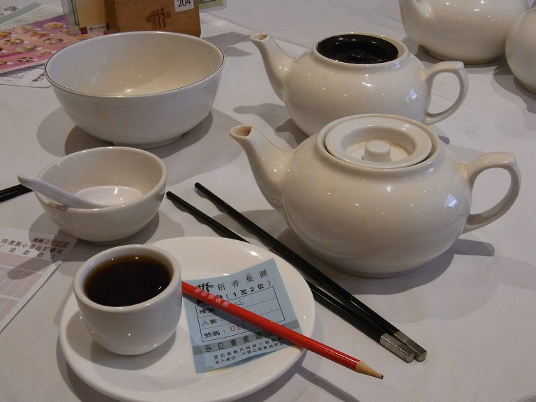 White Porcelain Dinnerware Set for 2 (8 pcs)